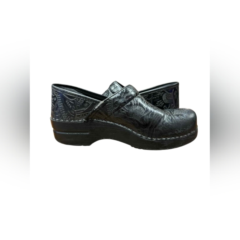 Dansko Clogs Leather Black Foliage Floral Design Size 38 (7.5) EUC